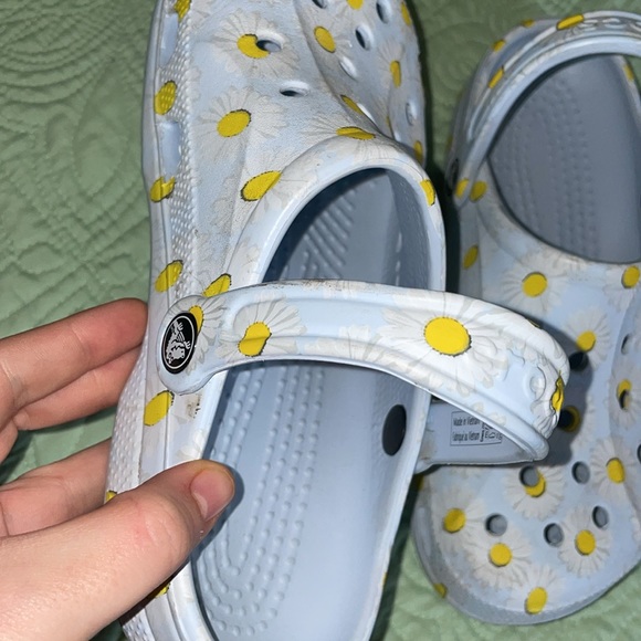 Crocs Light Blue with Daisy - Picture 3 of 7